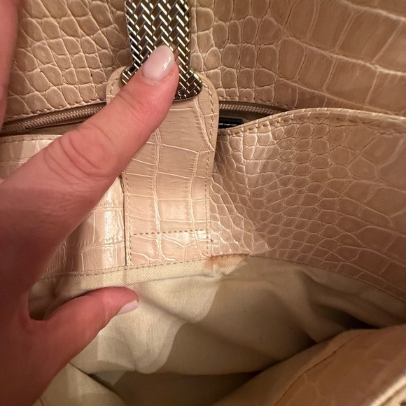 LIZ CLAIBORNE Cream Croc Embossed Faux Leather Top Handle Bag East-West - Picture 5 of 16